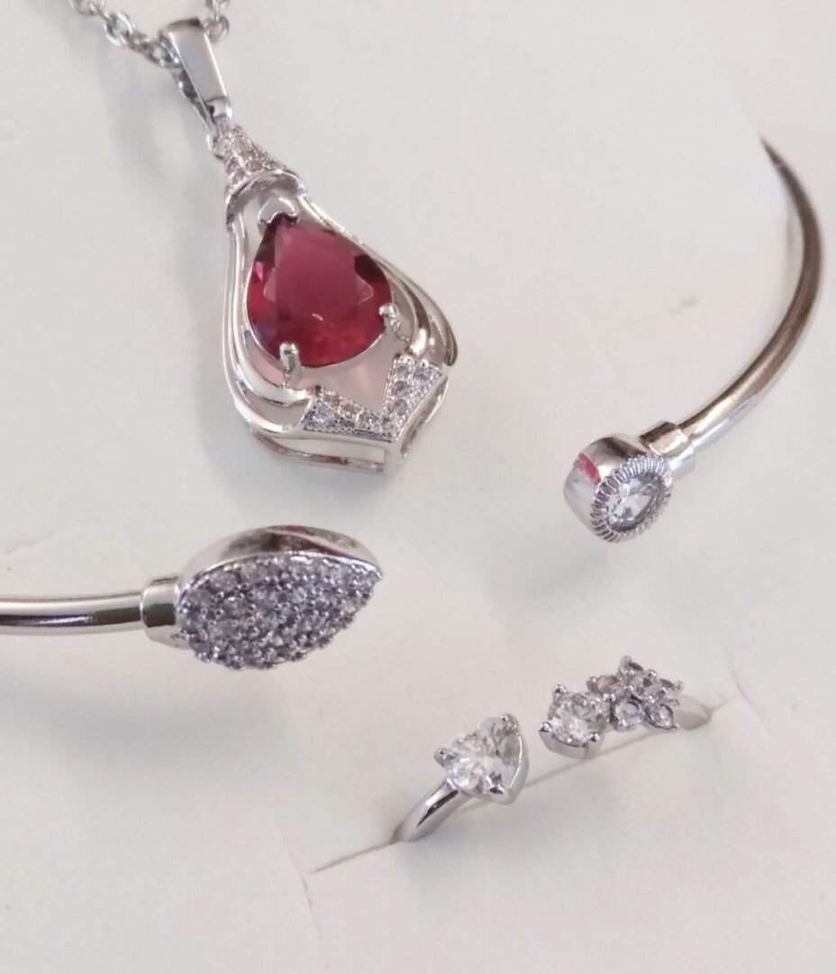 Set qafore, varëse, byzylyk, unazë të flakëruara në argjend