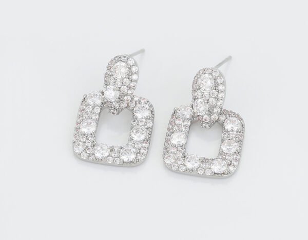 Vathë elegant të veshur në platin VEXPA